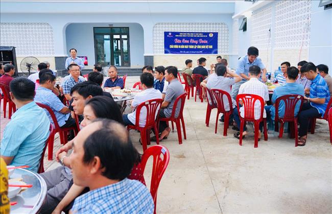 Công đoàn Công ty Cổ phần Thủy điện Sông Ba Hạ tổ chức bữa cơm ấm áp cho đoàn viên 